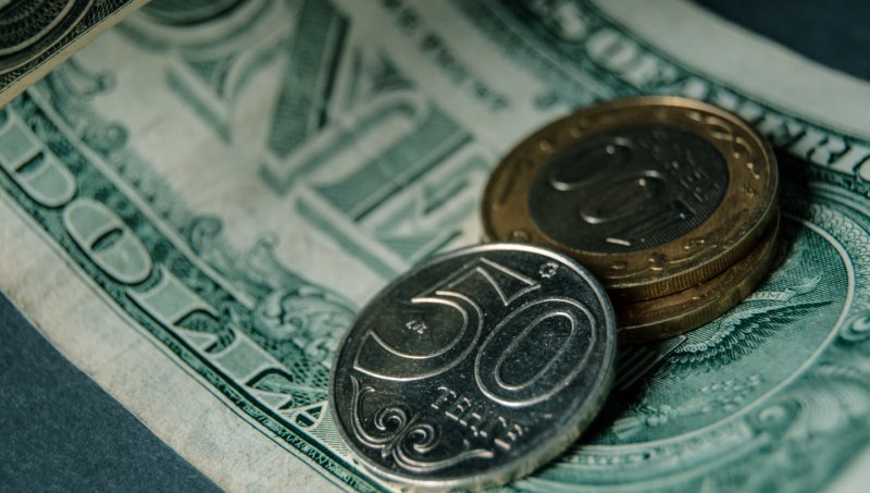Нацвалюта к доллару укрепилась более чем на 3 тенге - «Финансы»