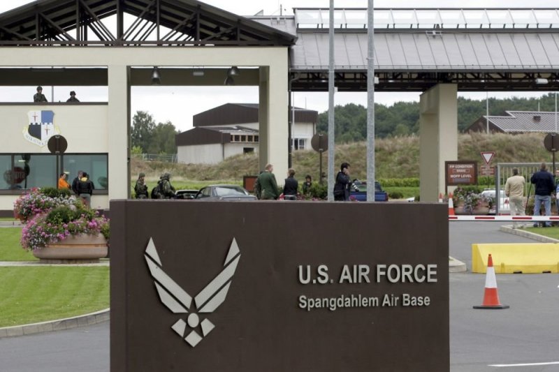 На авиабазе в Германии найдены мертвыми двое американских солдат - «Финансы»