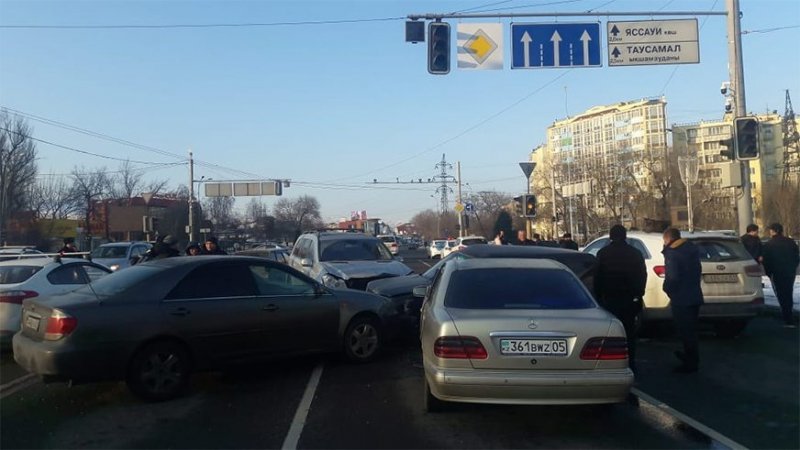 По ДТП в Алматы с 8-ью машинами будет выплачено свыше 5 млн тенге - «Финансы»