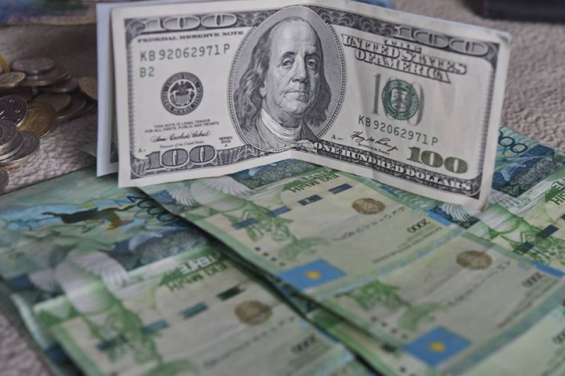 Доллар приближается к отметке 378 тенге - «Финансы»