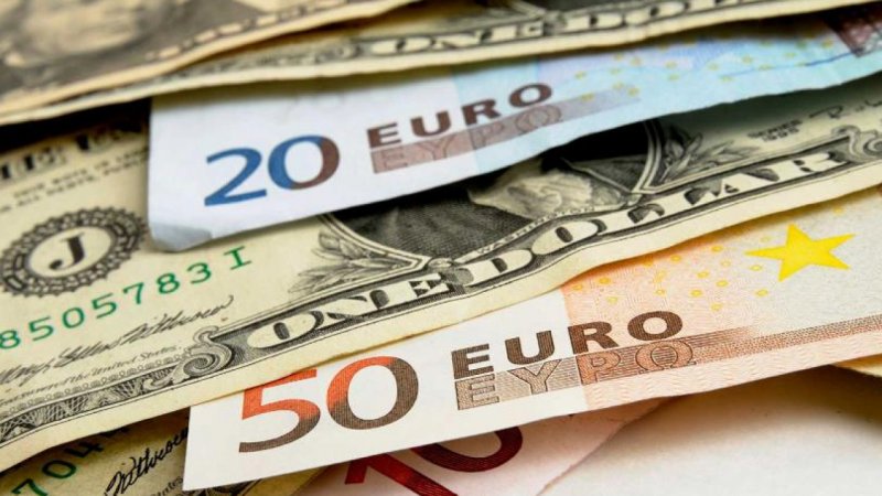 Курсы валют: доллар и евро растут - «Финансы»