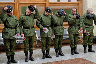 Доллар ждет годовой максимум, евро - психологический рубеж - «Финансы»