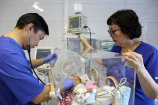 В Тюмени врачи извлекли заколку из почки ребенка - «Финансы»