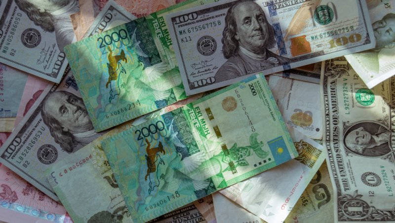 Средневзвешенный курс доллара на KASE - 377,07 тенге - «Финансы»
