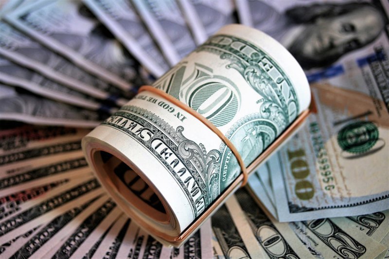 Курс доллара поднялся до 65 рублей - «Финансы»