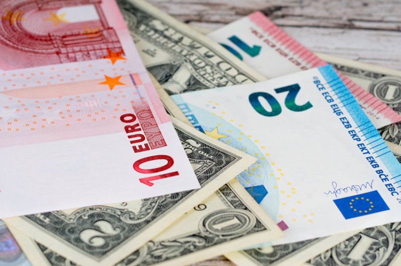 Официальный курс евро вырос на 2 рубля - «Финансы»