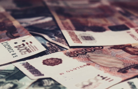 Поздравить женщин и не разориться: акции банков к 8 Марта - «Финансы»