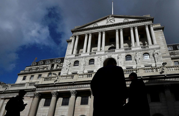 Банк Англии неожиданно понизил ставку на50б.п., до0,25%&nbsp - «Экономика»