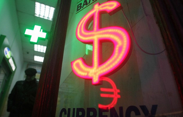 «Покупать рубль— этокакловить падающие ножи»: аналитик оценил курс рубля&nbsp - «Экономика»