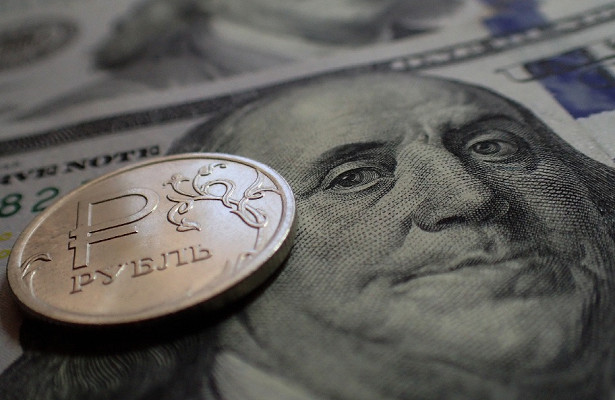 Bloomberg предупредил одолларе за100рублей&nbsp - «Экономика»