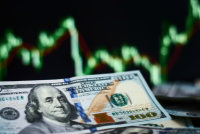 ЦБ поднял официальный курс доллара более чем на 3 рубля - «Финансы»