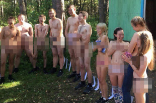 На Урале голый мужчина влез купаться в бассейн с детьми - «Финансы»