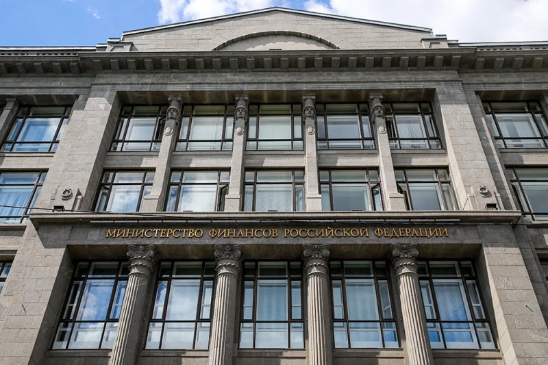 Минфин поддержит рубль продажей валюты из ФНБ - «Финансы»