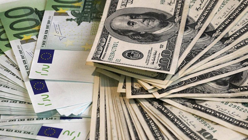 Доллар и евро еще выросли в цене на торгах - «Финансы»