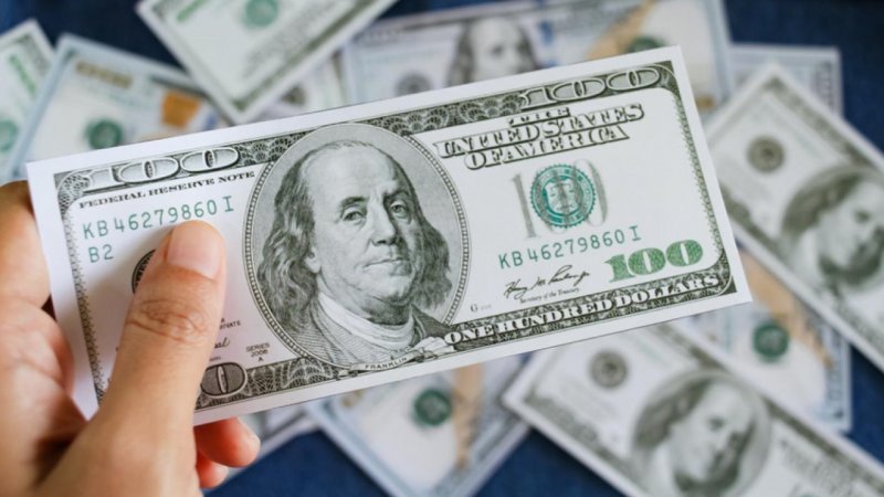 Доллар в обменниках перевалил за 420 тенге - «Финансы»