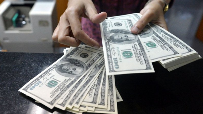 На 137 млрд тенге купили казахстанцы валюты в феврале - «Финансы»