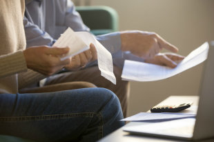 Банкиры просят разрешить гражданам выход на улицу для визита в банки - «Финансы»