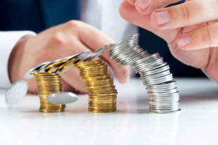 Россияне стали чаще откладывать деньги на "черный день" - «Финансы»