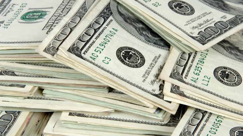 Доллар подешевел сразу на 4 тенге на торгах - «Финансы»