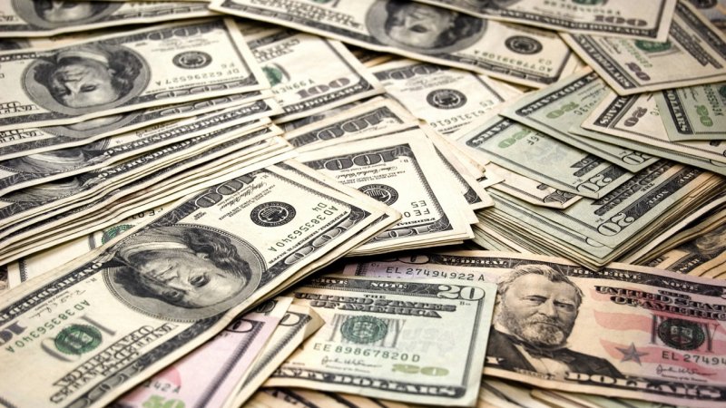 Курс доллара еще немного снизился - «Финансы»