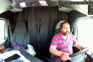 Инспекторы ДПС навестили семью, попавшую в дорожную аварию - «Финансы»