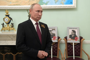 Путин и Назарбаев поздравили друг друга с юбилеем Победы - «Финансы»