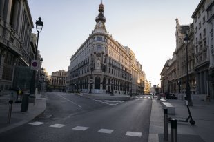 Мэр Мадрида обвинил правительство Испании в появлении голодных очередей - «Финансы»