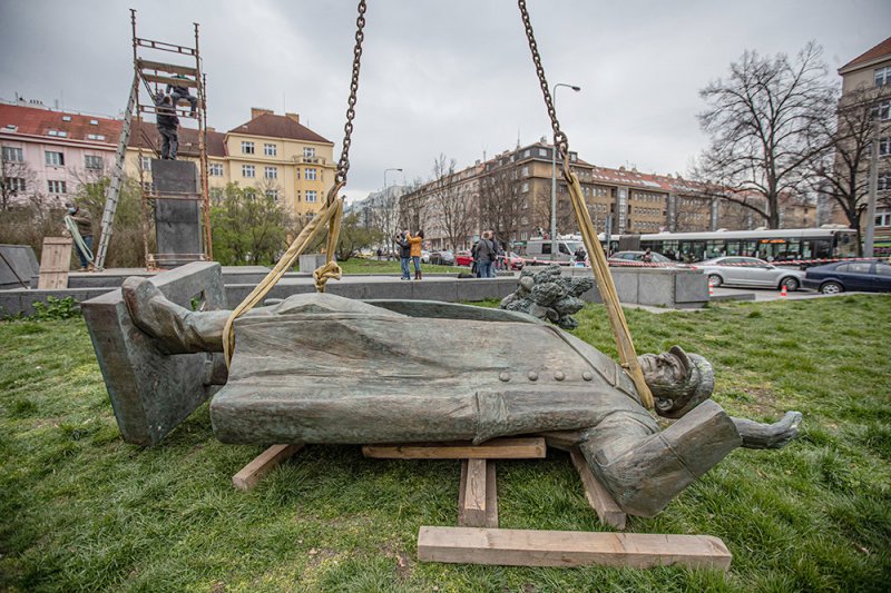 В Чехии осудили снос памятника маршалу Коневу - «Финансы»