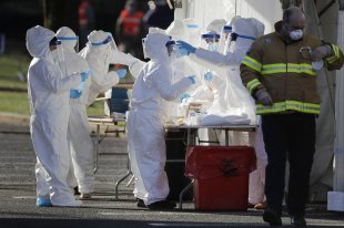 Гавайские рыбаки поймали 100 кг тунца и пожертвовали его медработникам - «Финансы»