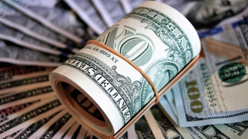 Доллар продолжает сдавать позиции - «Финансы»
