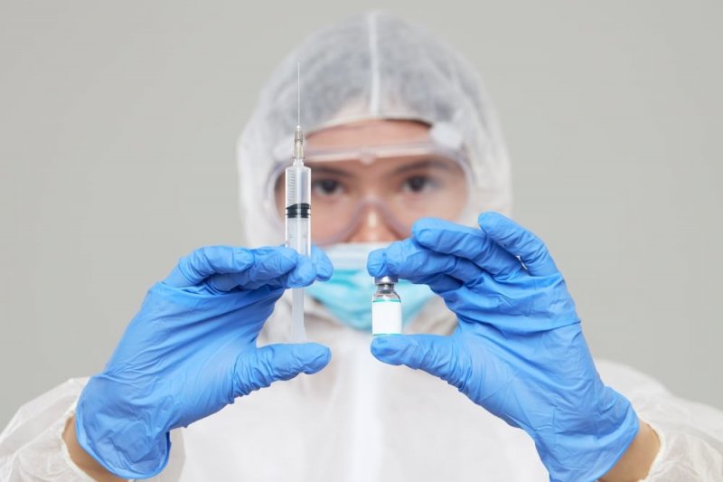 Эксперты озвучили сроки окончания испытаний вакцины на людях в России - «Финансы»