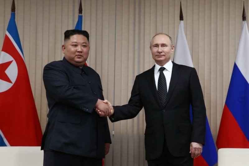 Ким Чен Ын поздравил Владимира Путина и россиян с Днем России - «Финансы»