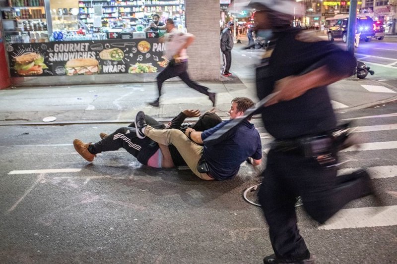 Полиция Нью-Йорка окажется под постоянным видеонаблюдением - «Финансы»