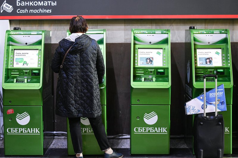 Сбербанк ввел комиссию за все переводы через банкоматы - «Финансы»
