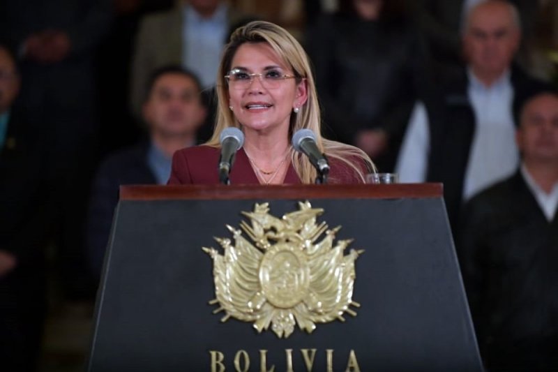 Временный президент Боливии согласилась провести выборы в сентябре - «Финансы»