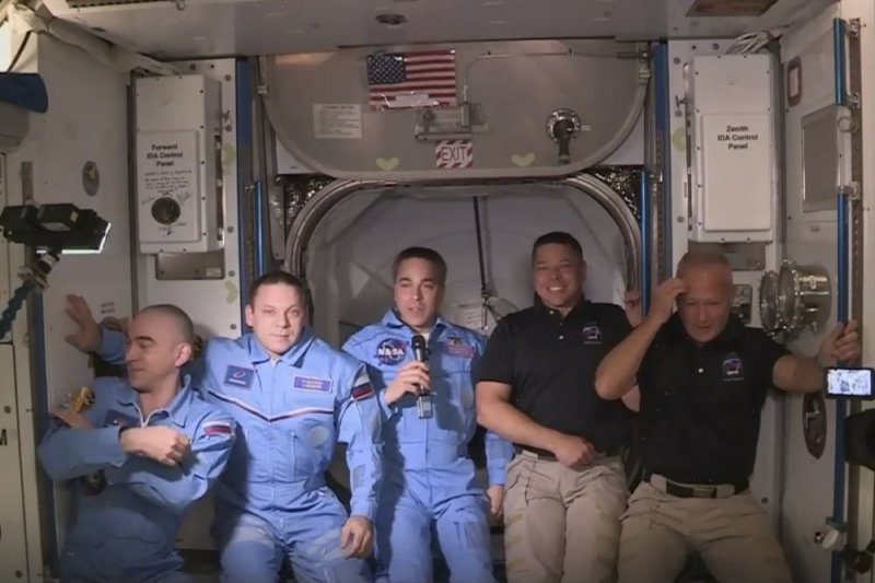 Астронавты НАСА выйдут в открытый космос для замены аккумуляторов на МКС - «Финансы»