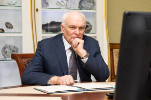 Выпускники сдадут ЕГЭ по обществознанию и химии - «Финансы»