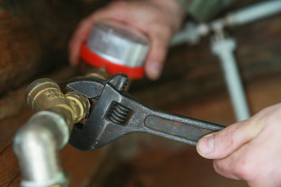 Жильцы дома в Прикамье отравились газом из-за плохой проверки дымохода - «Финансы»