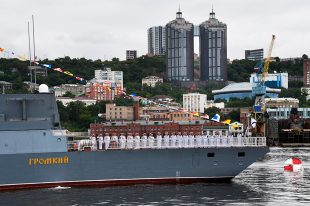 Парад в честь Дня ВМФ прошел на Камчатке - «Финансы»