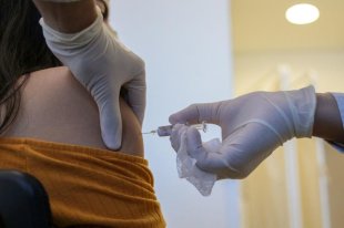 Вакцину от коронавируса могут начать выпускать с 15 августа - «Финансы»