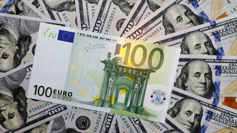 Евро вырос на 10 тенге за сутки в казахстанских обменниках - «Финансы»