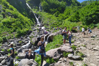 За первые сутки границу России с Абхазией пересекли 7,5 тысячи человек - «Финансы»