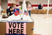 Трамп не будет издавать ограничивающий голосование по почте указ - «Финансы»