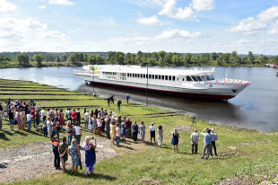 Астраханские судостроители спустили на воду новейший танкер-химовоз - «Финансы»