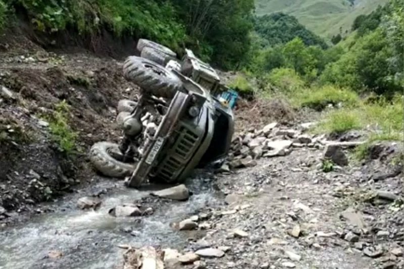 В Дагестане при опрокидывании грузовика пострадали девять человек - «Финансы»