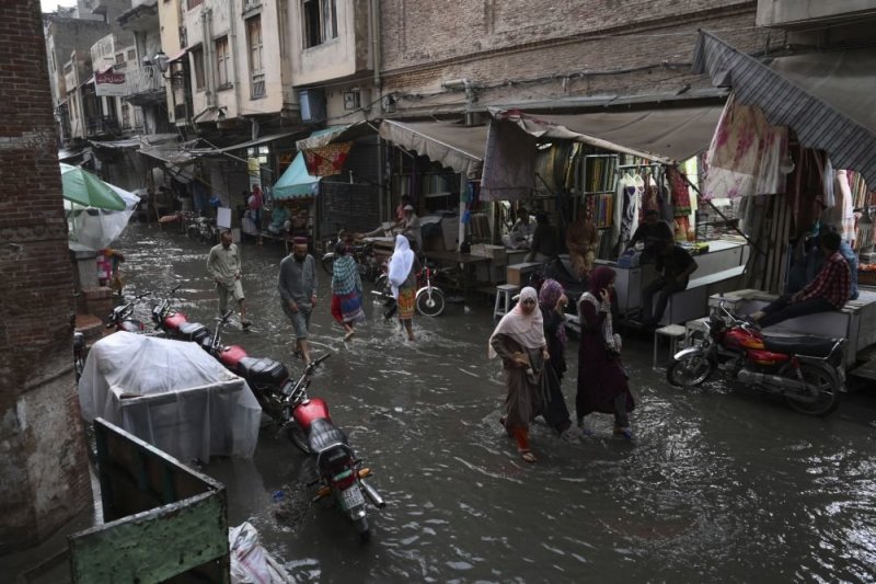 В Пакистане более 60 человек стали жертвами дождей и наводнений - «Финансы»