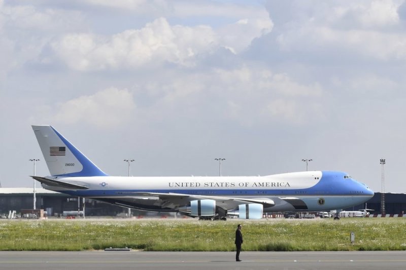 ВВС США изучат данные о замеченном рядом с самолетом Трампа беспилотнике - «Финансы»