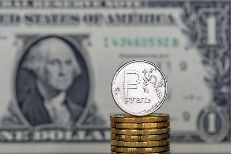 Курс рубля может опуститься до 75 за доллар - «Финансы»
