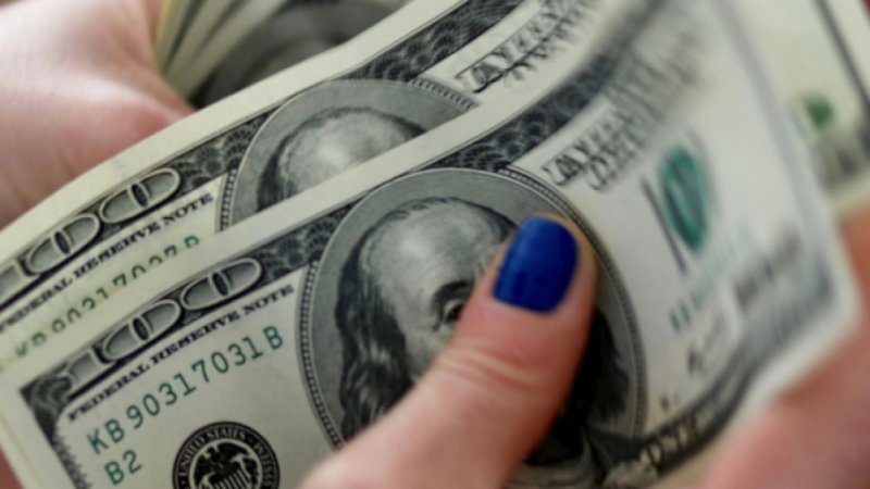 Курс доллара еще вырос на торгах - «Финансы»