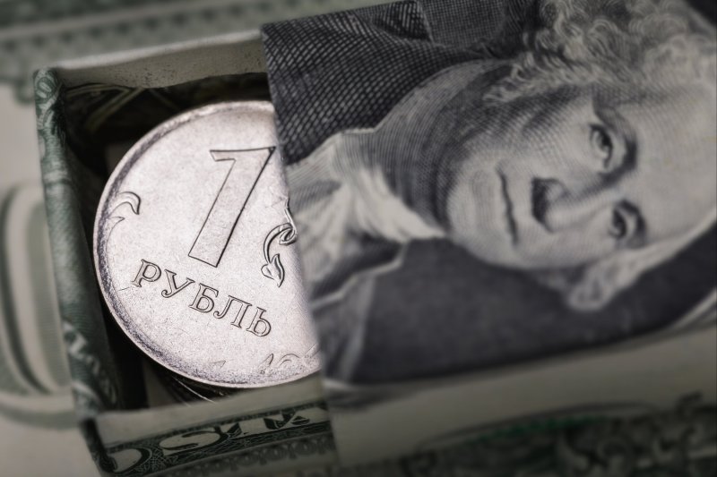 Что будет с курсом рубля, нефтью и биржей на грядущей неделе - «Финансы»
